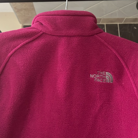 The North Face pink fleece jacket size M, like new condition, worn once. - Picture 5 of 8